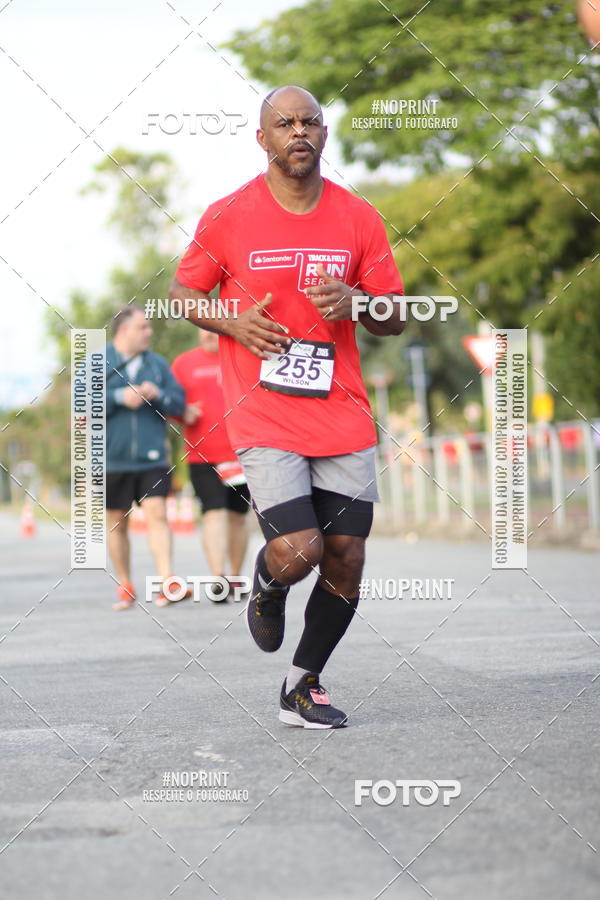 Achetez vos photos de l'vnementSantander Track&Field Run Series - Cidade Center Norte sur Fotop