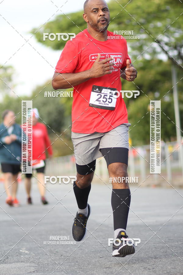 Achetez vos photos de l'vnementSantander Track&Field Run Series - Cidade Center Norte sur Fotop