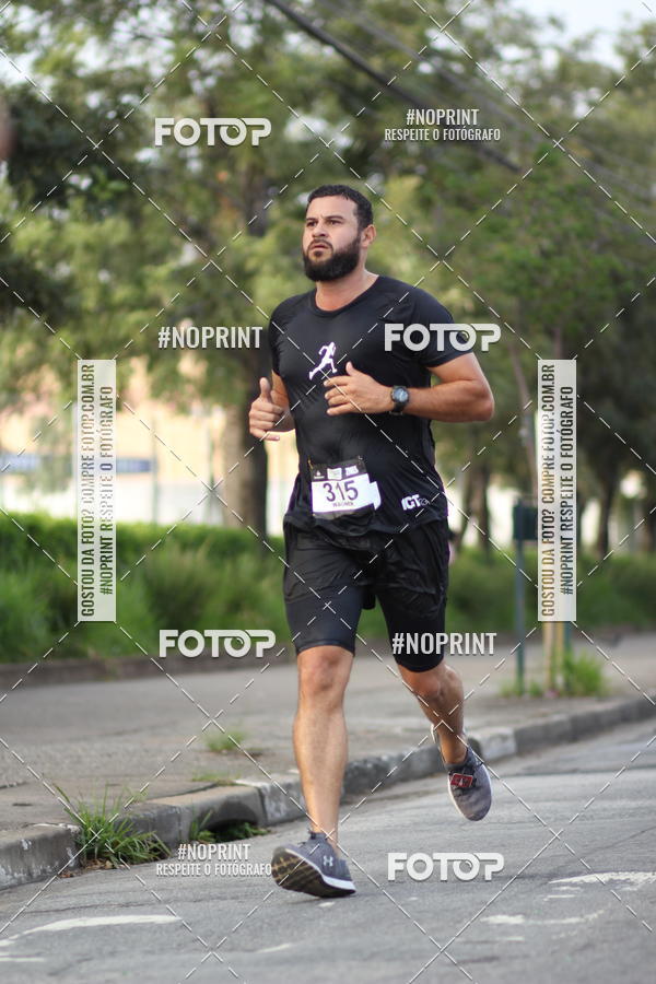 Achetez vos photos de l'vnementSantander Track&Field Run Series - Cidade Center Norte sur Fotop