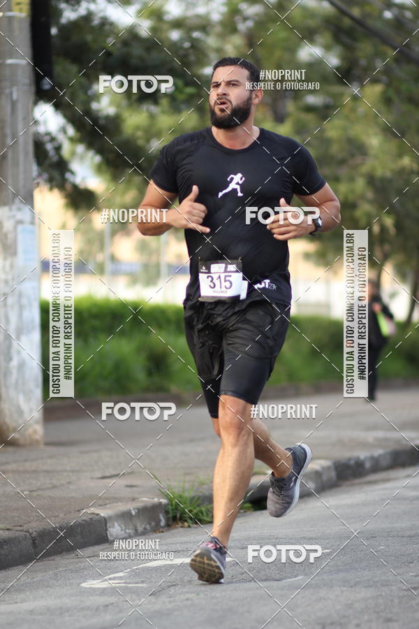 Achetez vos photos de l'vnementSantander Track&Field Run Series - Cidade Center Norte sur Fotop