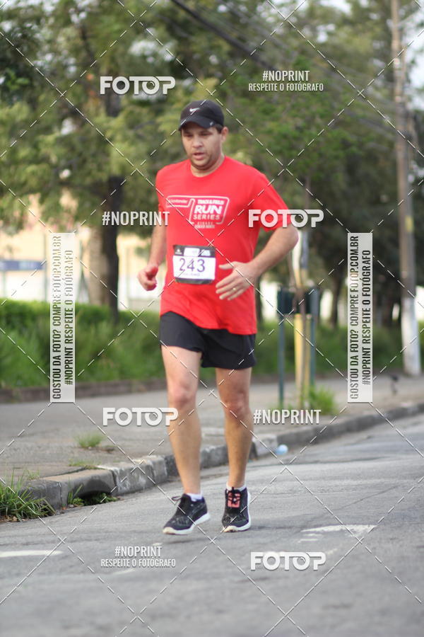 Achetez vos photos de l'vnementSantander Track&Field Run Series - Cidade Center Norte sur Fotop