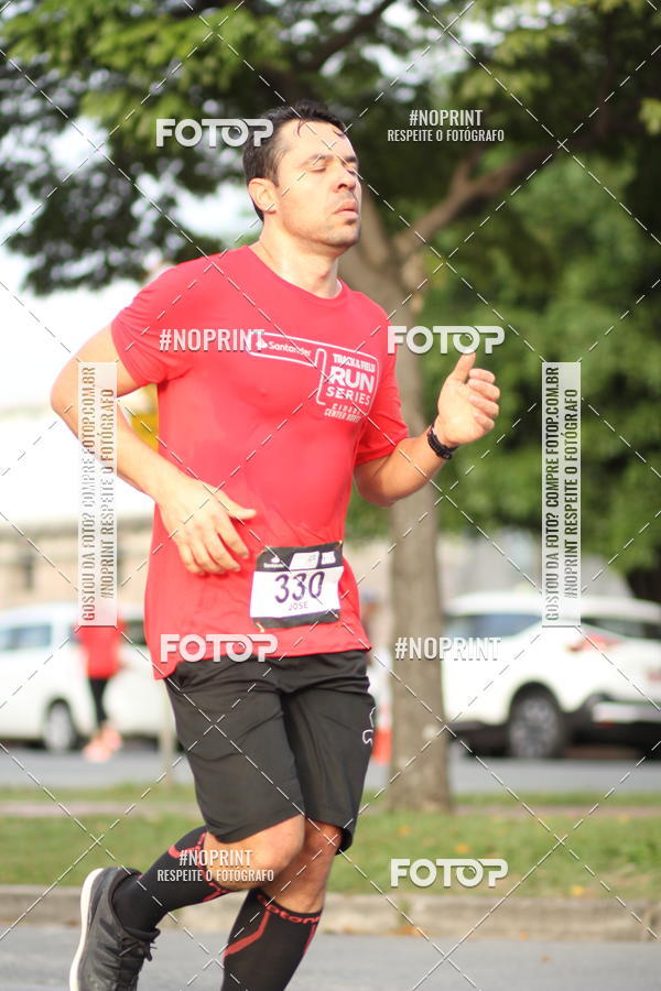 Achetez vos photos de l'vnementSantander Track&Field Run Series - Cidade Center Norte sur Fotop
