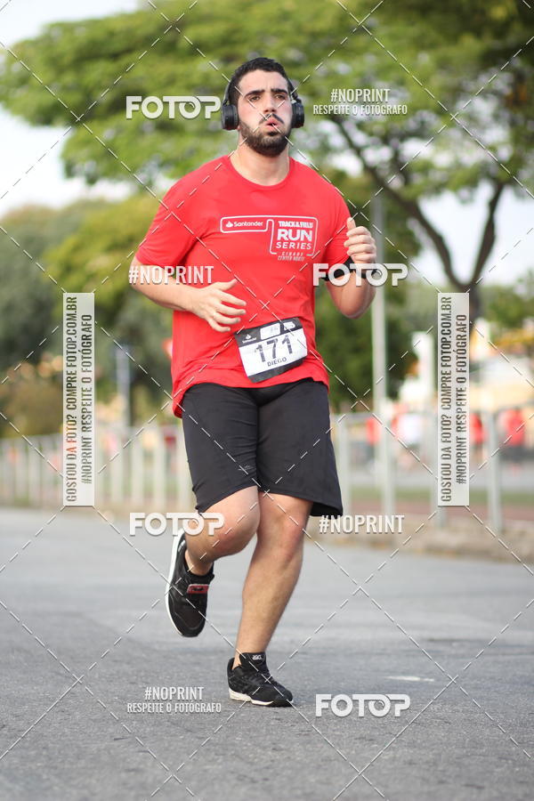 Achetez vos photos de l'vnementSantander Track&Field Run Series - Cidade Center Norte sur Fotop