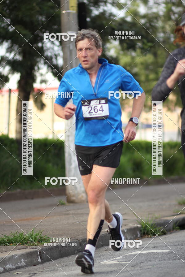 Achetez vos photos de l'vnementSantander Track&Field Run Series - Cidade Center Norte sur Fotop