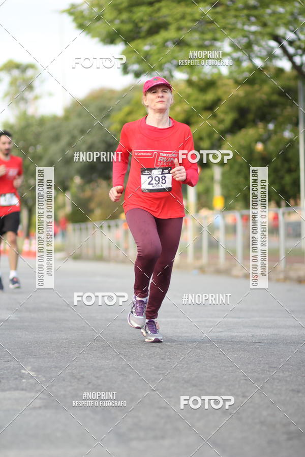 Achetez vos photos de l'vnementSantander Track&Field Run Series - Cidade Center Norte sur Fotop
