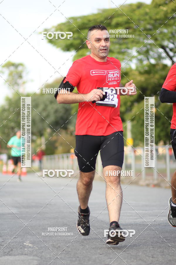 Achetez vos photos de l'vnementSantander Track&Field Run Series - Cidade Center Norte sur Fotop