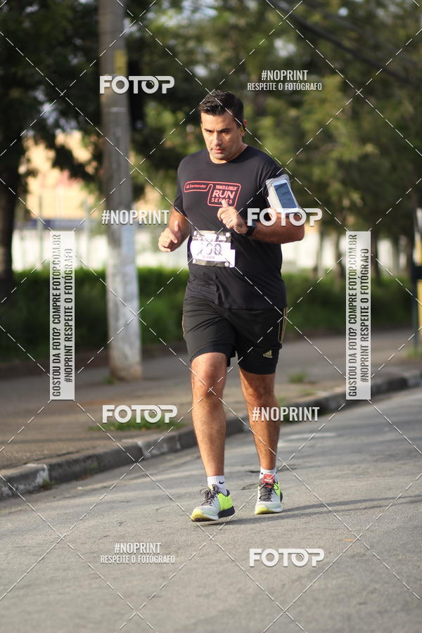 Achetez vos photos de l'vnementSantander Track&Field Run Series - Cidade Center Norte sur Fotop