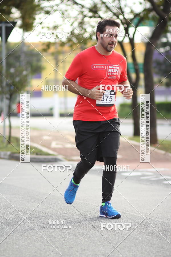 Achetez vos photos de l'vnementSantander Track&Field Run Series - Cidade Center Norte sur Fotop