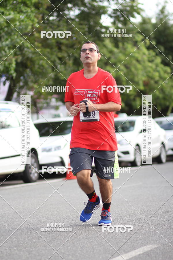 Achetez vos photos de l'vnementSantander Track&Field Run Series - Cidade Center Norte sur Fotop
