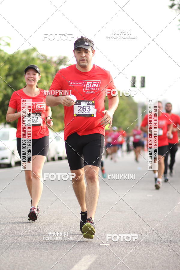 Achetez vos photos de l'vnementSantander Track&Field Run Series - Cidade Center Norte sur Fotop