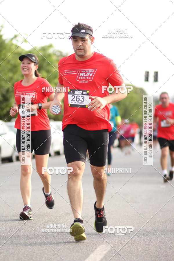 Achetez vos photos de l'vnementSantander Track&Field Run Series - Cidade Center Norte sur Fotop