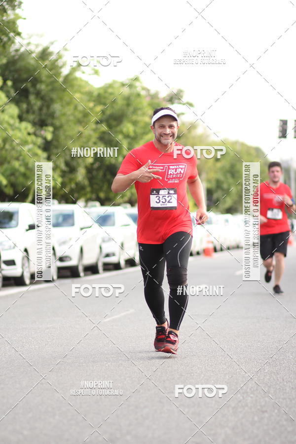 Compre as suas fotos do eventoSantander Track&Field Run Series - Cidade Center Norte no Fotop