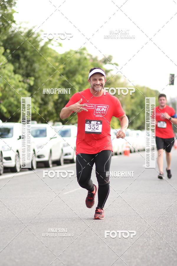 Achetez vos photos de l'vnementSantander Track&Field Run Series - Cidade Center Norte sur Fotop