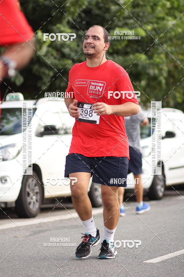 Compre as suas fotos do eventoSantander Track&Field Run Series - Cidade Center Norte no Fotop