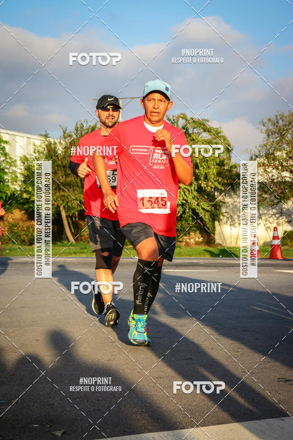 Compre as suas fotos do eventoSantander Track&Field Run Series - Cidade Center Norte no Fotop