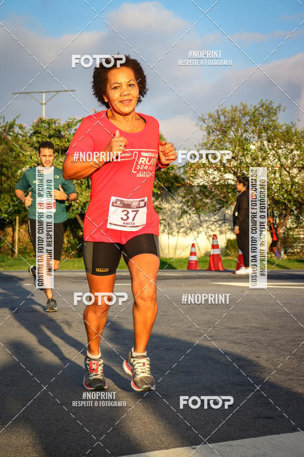 Compre as suas fotos do eventoSantander Track&Field Run Series - Cidade Center Norte no Fotop