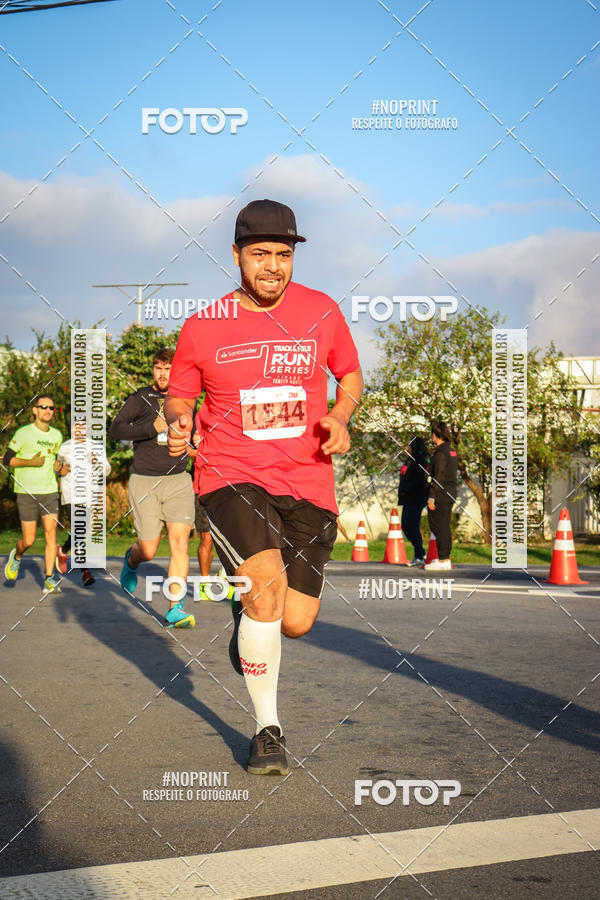 Compre as suas fotos do eventoSantander Track&Field Run Series - Cidade Center Norte no Fotop