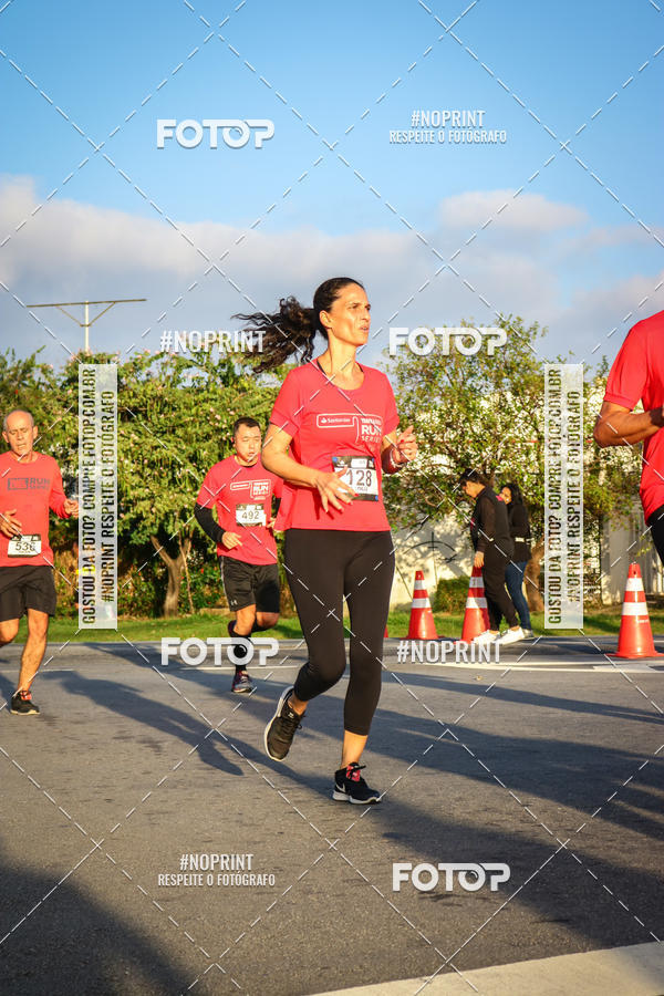 Achetez vos photos de l'�v�nementSantander Track&Field Run Series - Cidade Center Norte sur Fotop