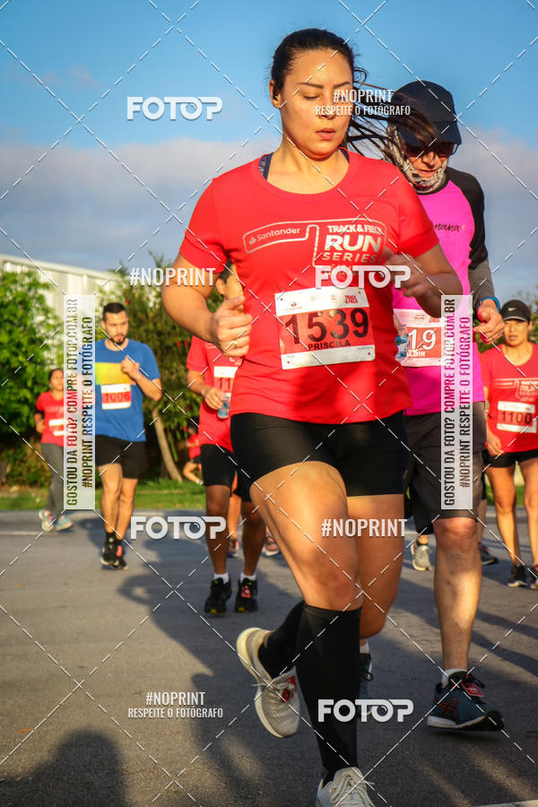 Achetez vos photos de l'�v�nementSantander Track&Field Run Series - Cidade Center Norte sur Fotop