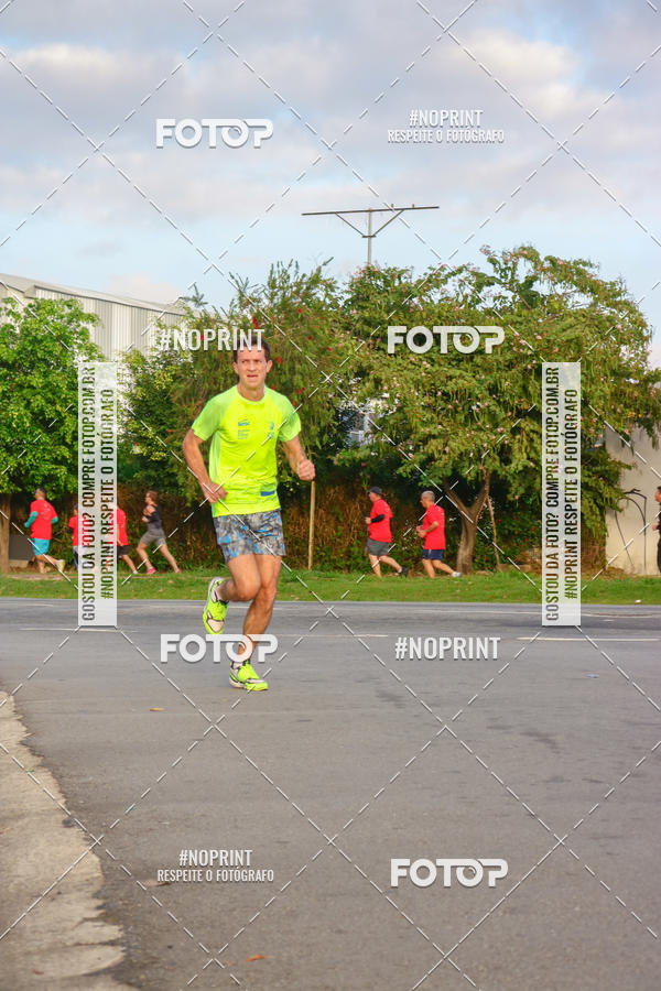 Compre as suas fotos do eventoSantander Track&Field Run Series - Cidade Center Norte no Fotop