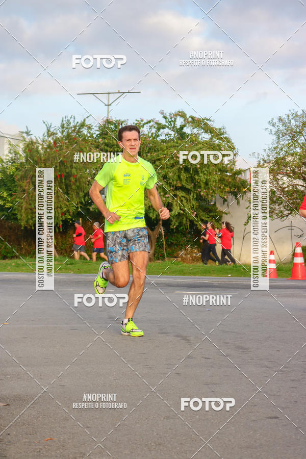 Compre as suas fotos do eventoSantander Track&Field Run Series - Cidade Center Norte no Fotop