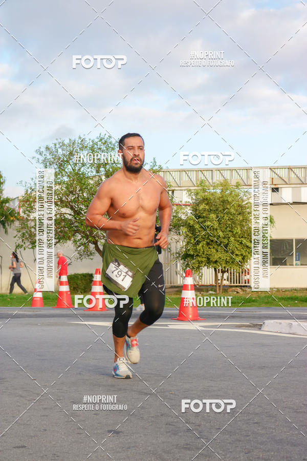 Compre as suas fotos do eventoSantander Track&Field Run Series - Cidade Center Norte no Fotop