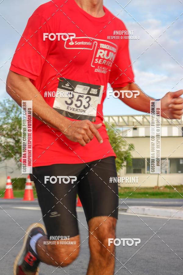 Compre as suas fotos do eventoSantander Track&Field Run Series - Cidade Center Norte no Fotop