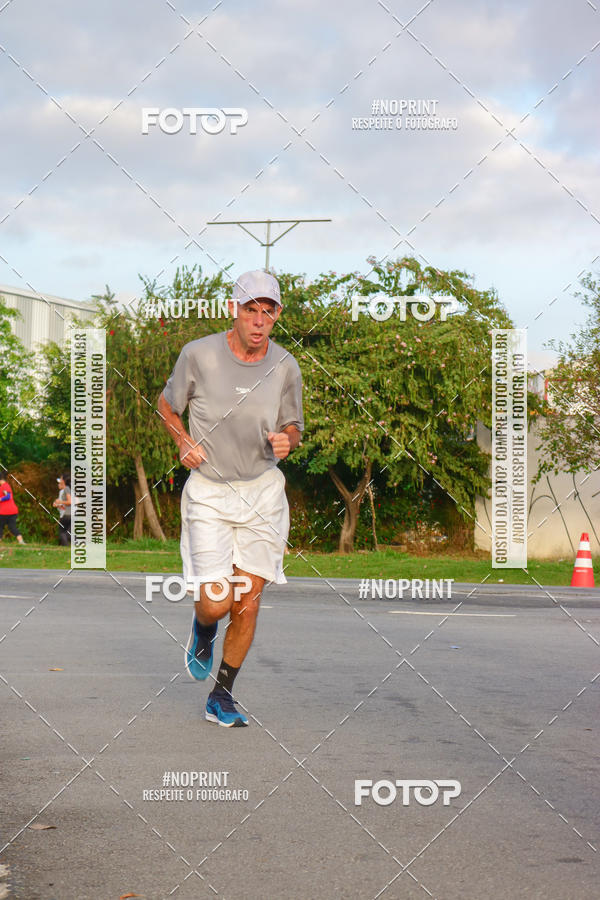 Compre as suas fotos do eventoSantander Track&Field Run Series - Cidade Center Norte no Fotop