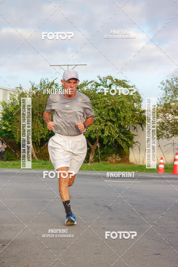 Compre as suas fotos do eventoSantander Track&Field Run Series - Cidade Center Norte no Fotop