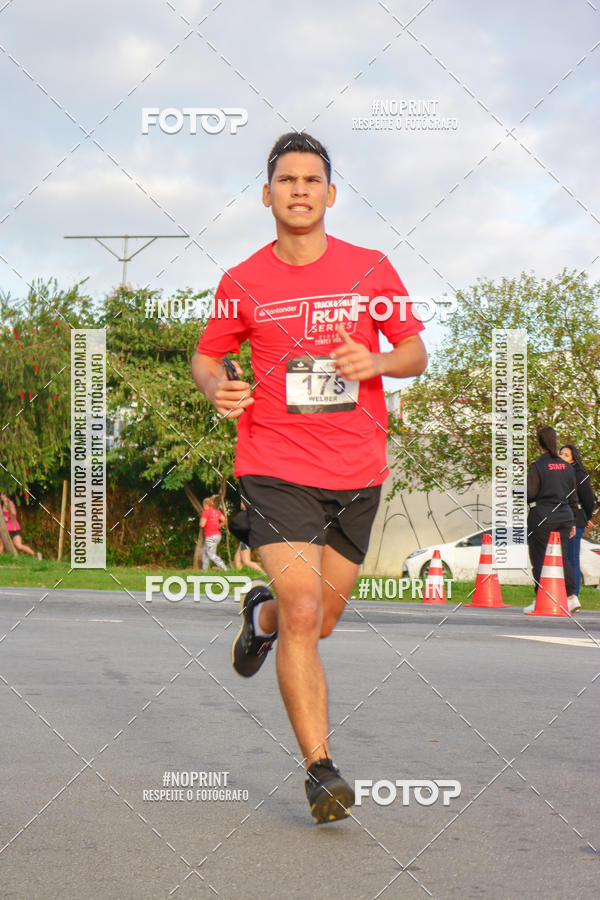Compra tus fotos del eventoSantander Track&Field Run Series - Cidade Center Norte En Fotop