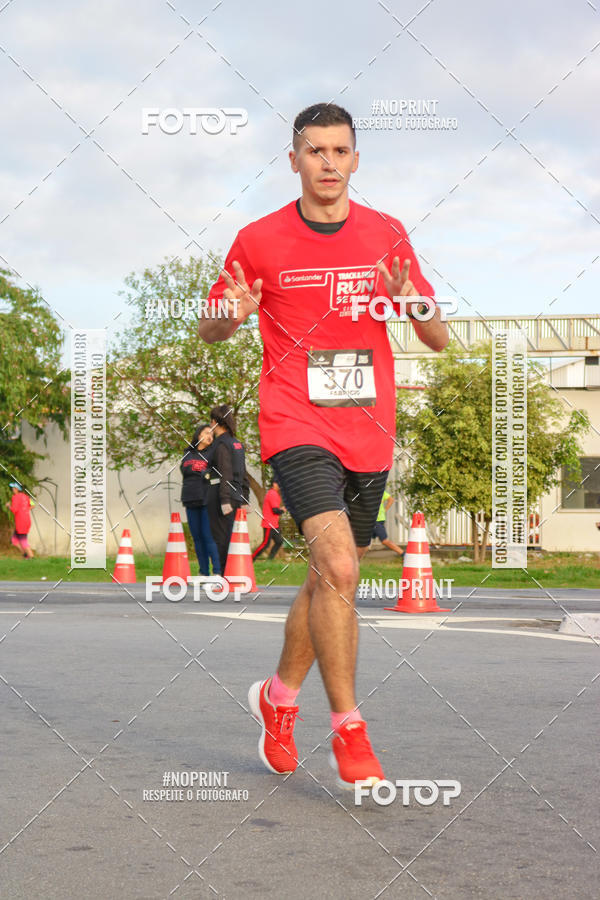 Achetez vos photos de l'vnementSantander Track&Field Run Series - Cidade Center Norte sur Fotop