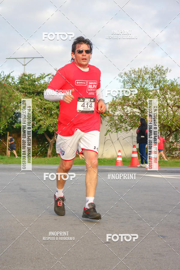 Achetez vos photos de l'vnementSantander Track&Field Run Series - Cidade Center Norte sur Fotop
