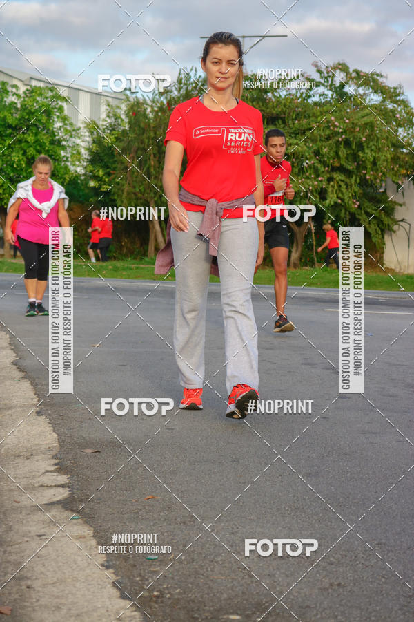 Achetez vos photos de l'vnementSantander Track&Field Run Series - Cidade Center Norte sur Fotop