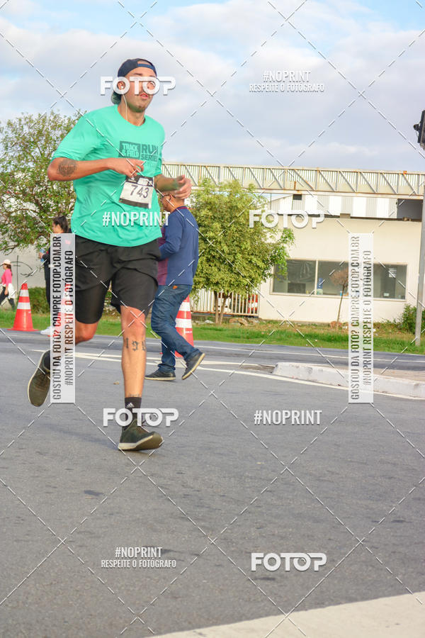 Compre as suas fotos do eventoSantander Track&Field Run Series - Cidade Center Norte no Fotop