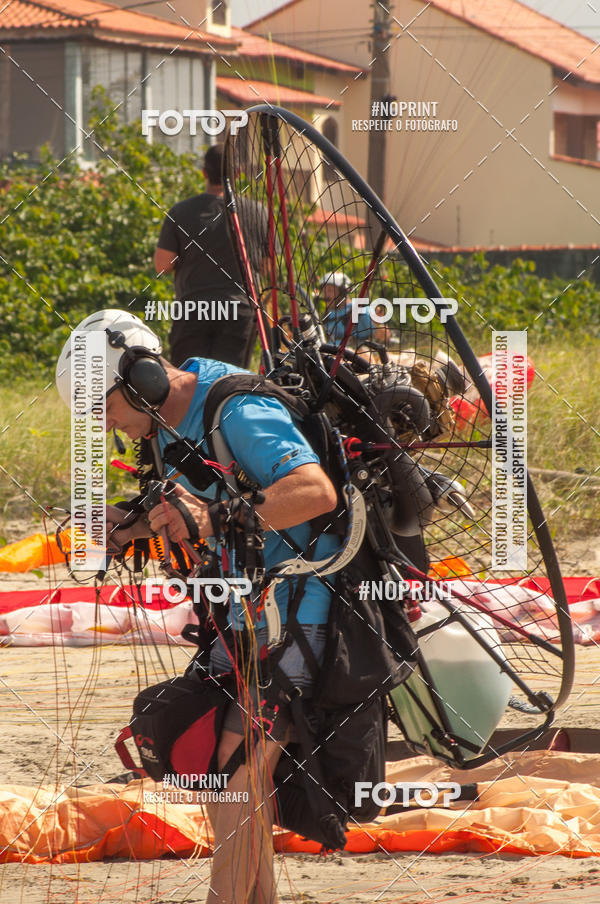 Compre suas fotos do eventoRecorde Mundial de Paramotor em Itanham no Fotop