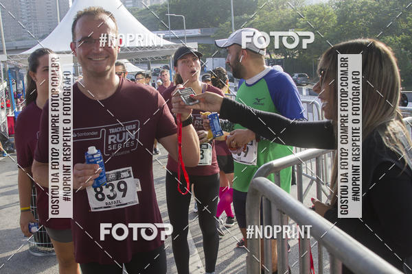 Buy your photos of the eventSantander Track & Field Run Series JK Iguatemi 2019 on Fotop