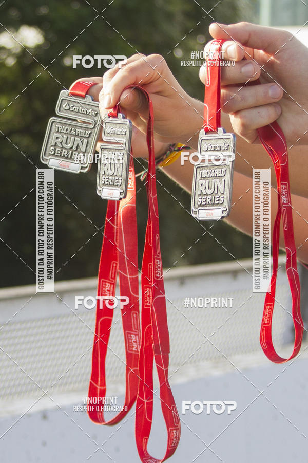 Buy your photos of the eventSantander Track & Field Run Series JK Iguatemi 2019 on Fotop