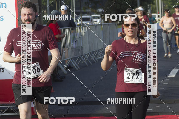 Buy your photos of the eventSantander Track & Field Run Series JK Iguatemi 2019 on Fotop