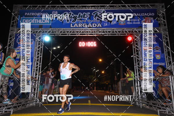 Buy your photos of the eventNight Run 5K 10K Praia Grande on Fotop