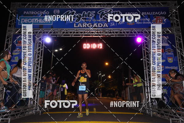 Buy your photos of the eventNight Run 5K 10K Praia Grande on Fotop