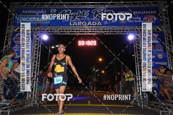Buy your photos of the eventNight Run 5K 10K Praia Grande on Fotop