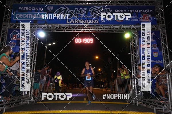 Buy your photos of the eventNight Run 5K 10K Praia Grande on Fotop