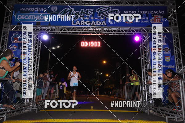 Buy your photos of the eventNight Run 5K 10K Praia Grande on Fotop