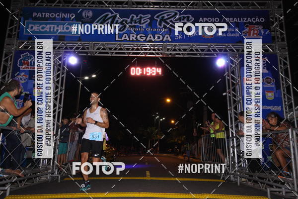 Buy your photos of the eventNight Run 5K 10K Praia Grande on Fotop