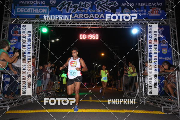 Buy your photos of the eventNight Run 5K 10K Praia Grande on Fotop