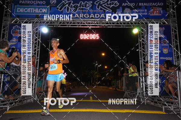 Buy your photos of the eventNight Run 5K 10K Praia Grande on Fotop