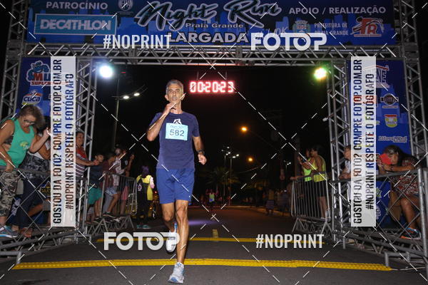 Buy your photos of the eventNight Run 5K 10K Praia Grande on Fotop