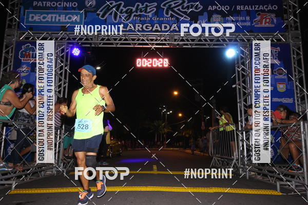 Buy your photos of the eventNight Run 5K 10K Praia Grande on Fotop