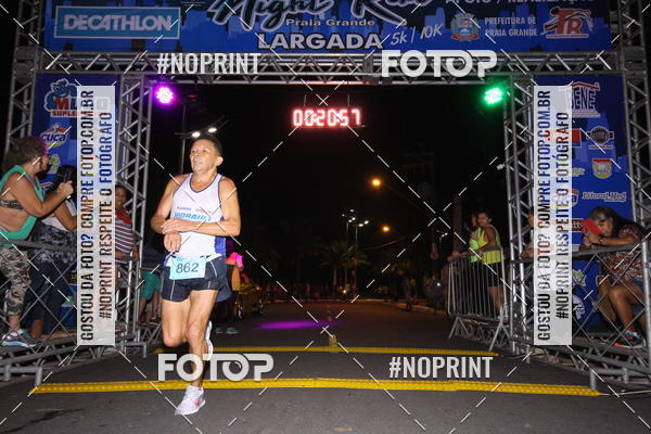 Buy your photos of the eventNight Run 5K 10K Praia Grande on Fotop