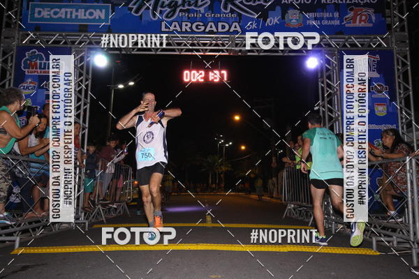 Buy your photos of the eventNight Run 5K 10K Praia Grande on Fotop